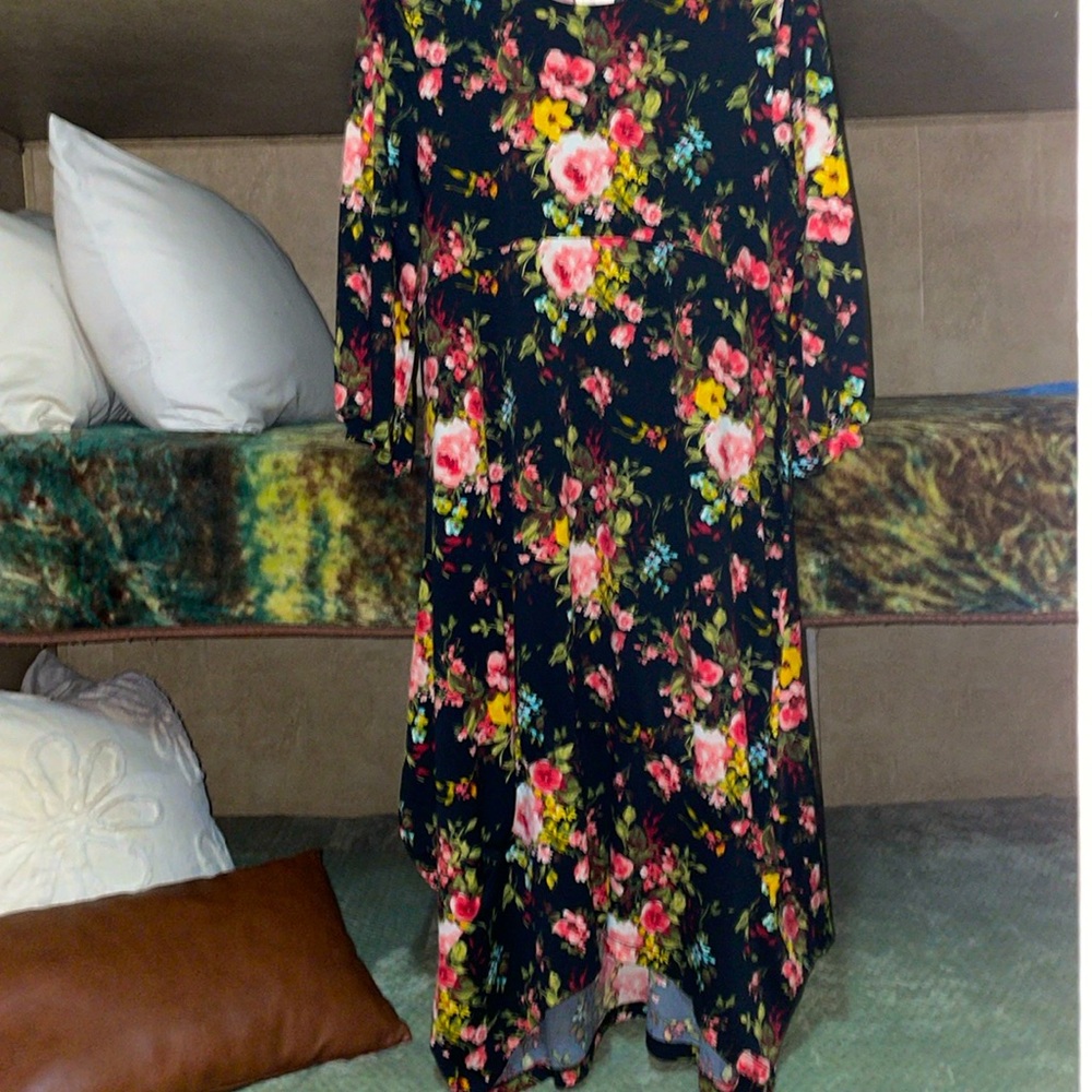 Women’s floral dress size M